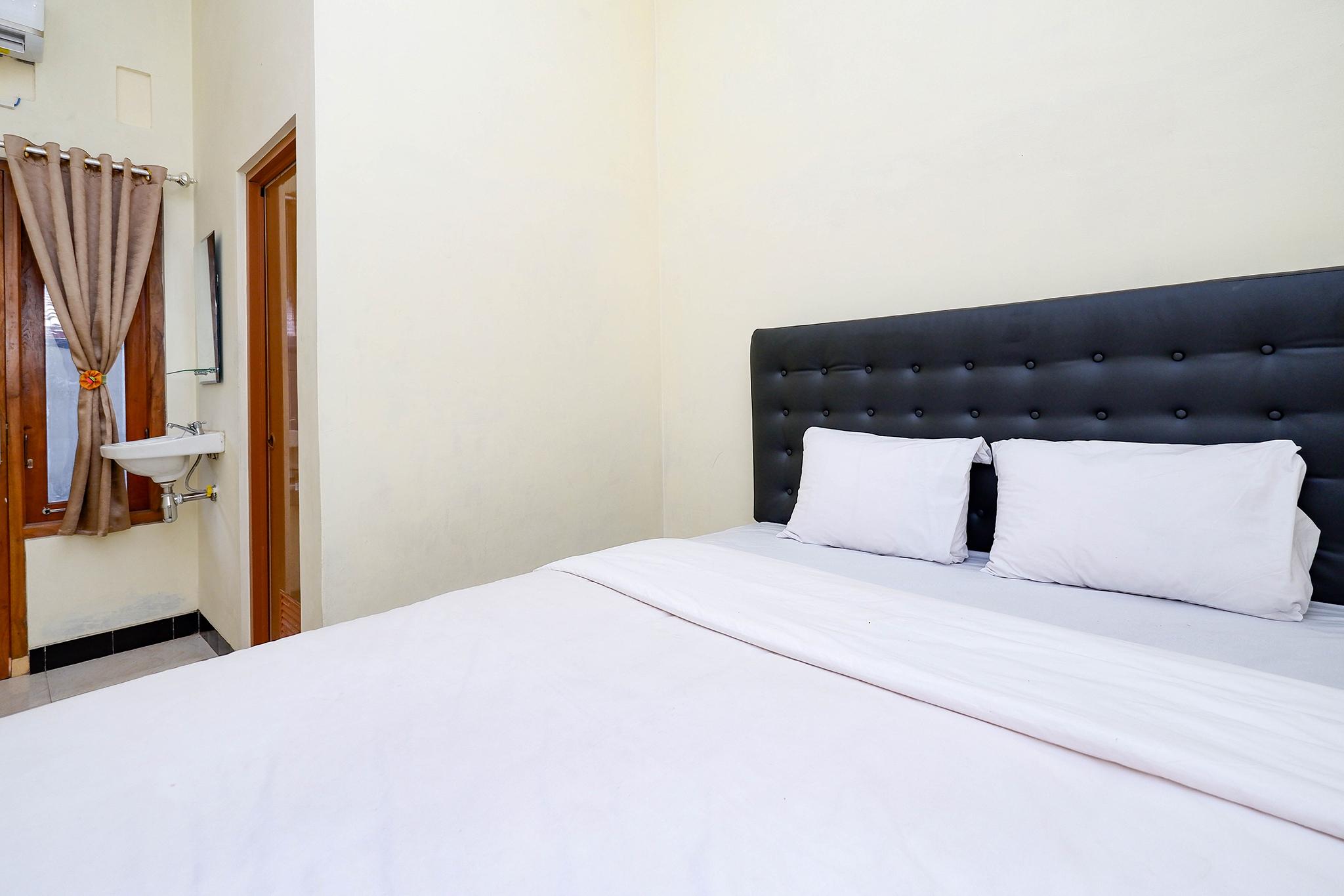 Super Oyo Capital O 2258 Santana Syariah Guest House Kartosuro Extérieur photo